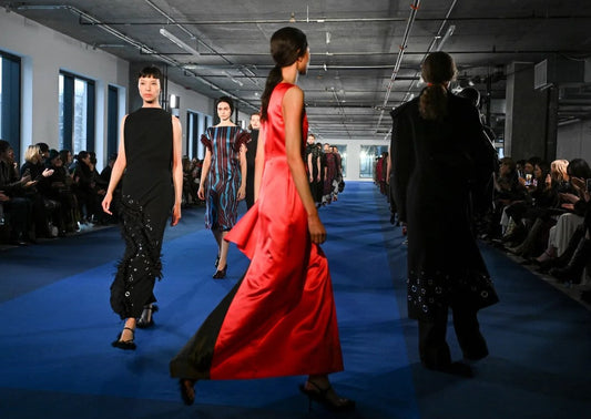 Proenza Schouler im Übergang: Rachel Scotts Balance aus Strenge und Bruch